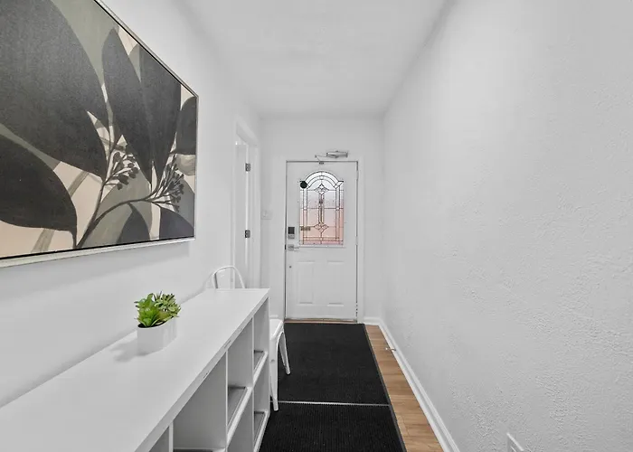 Bloomfield H Stylish Cozy Private Bedroom, Shared Bathroom, With Free Parking Habitación en casa particular *