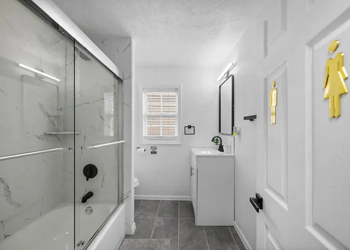 Habitación en casa particular Bloomfield H Stylish Cozy Private Bedroom, Shared Bathroom, With Free Parking *