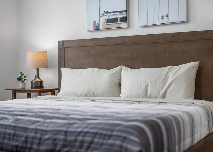 Bloomfield H Stylish Cozy Private Bedroom, Shared Bathroom, With Free Parking Habitación en casa particular