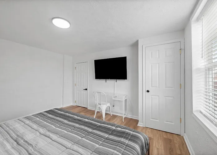Habitación en casa particular Bloomfield H Stylish Cozy Private Bedroom, Shared Bathroom, With Free Parking *